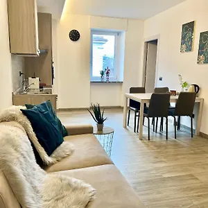 Apartament Time To Escape, Tirano